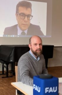 From an Islamic perspective, Prof Dr Nader El-Bizri (in the background, University of Sharjah/UAE) spoke about the concept of rationality. The moderator was Dr Pascal Held, FAU.