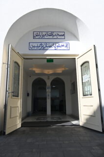 "Peace Mosque in Erlangen" "Enter into peace and security" Photo: Denise Scheuerer